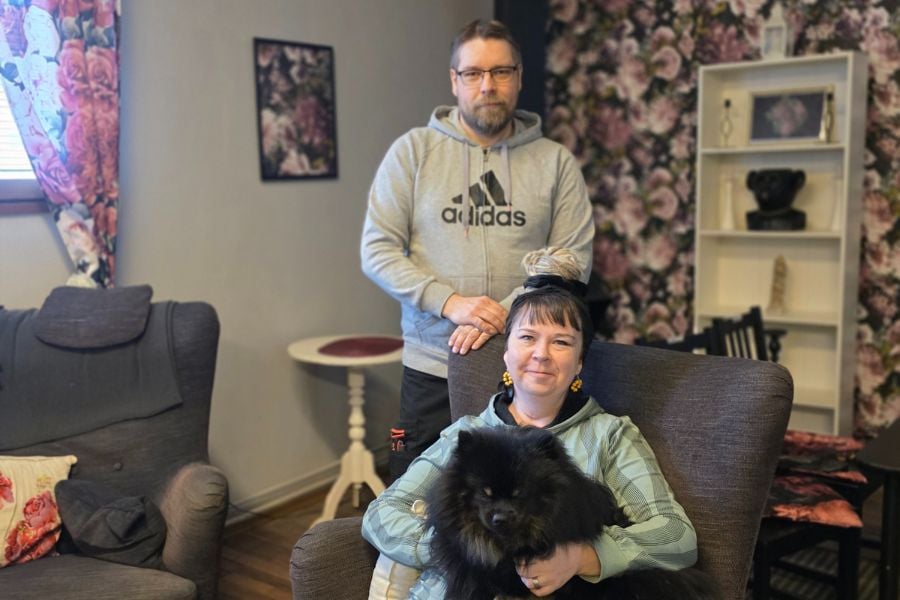 Kirpputori Kelopuun yrittäjä Laura Lohiniva ja puoliso Juha