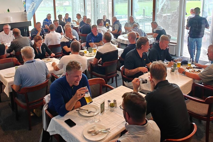 Green Zone Bistron keittiömestari Ari Niemi oli loihtinut maittavan buffetin.